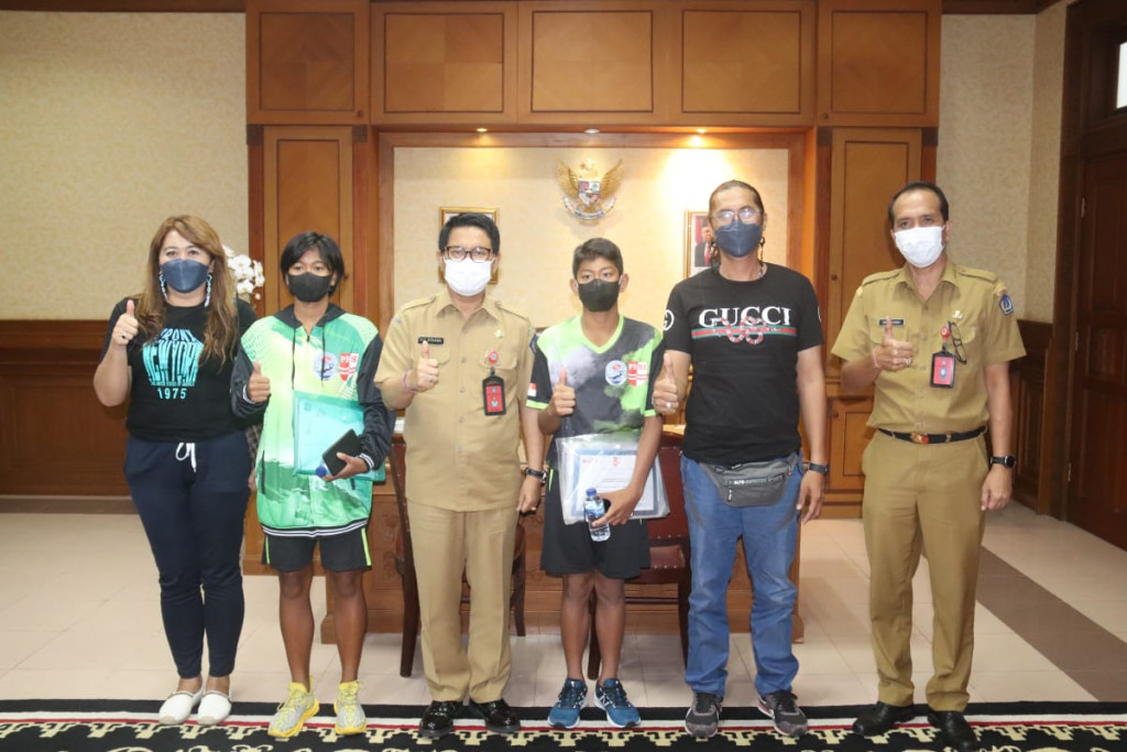 Sekda Adi Arnawa Terima Siswa-siswi SMPN 1 Mengwi